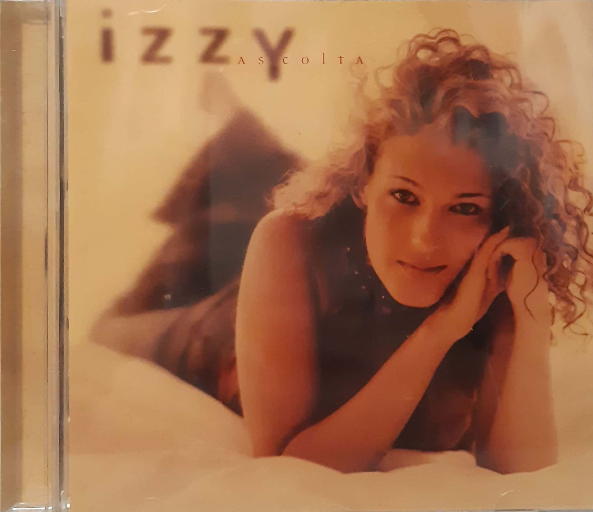 İzzy Ascolta CD