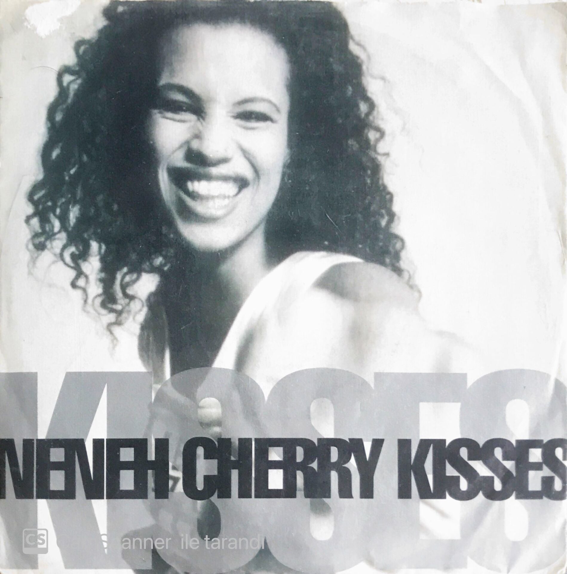 Neneh Cherry - Kisses On The Wind/Buffalo Blues - 45'lik