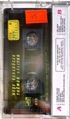 Neşe Karaböcek - Yağmur Ağlıyor KASET