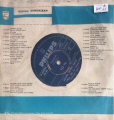 Mediha Demirkıran - Sarmaşık Gülleri/Ağlama Değmez Hayat - 45'lik