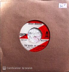 Aliye Akkılıç - Yol İçinde Yol Sorarsan/Aliyi Gördüm Aliyi - 45'lik