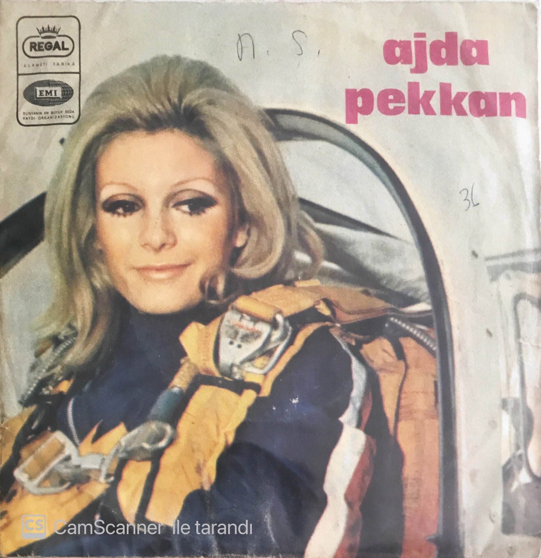 Ajda Pekkan - Ben Bir Köylü Kızıyım/Tatlı Dünya - 45'lik