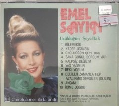 Emel Sayın Üzülecek Şeye Bak CD