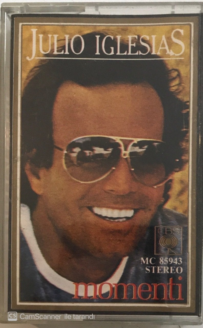 Julio Iglesias Momenti KASET