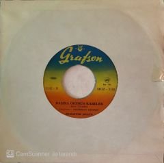 Muzaffer Akgün- Başına Örtmüş Kareler 45lik