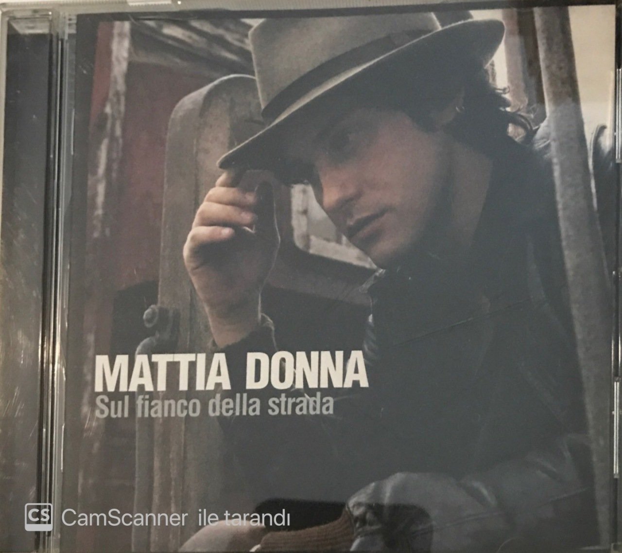 Mattia Donna Sul Fianco Della Strada CD