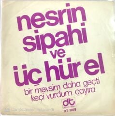Nesrin Sipahi - Üç Hürel Bir Mevsim Daha Geçti 45lik